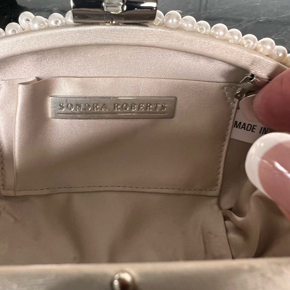 Sondra Roberts Pearl Egg Clutch - Picture 5 of 11